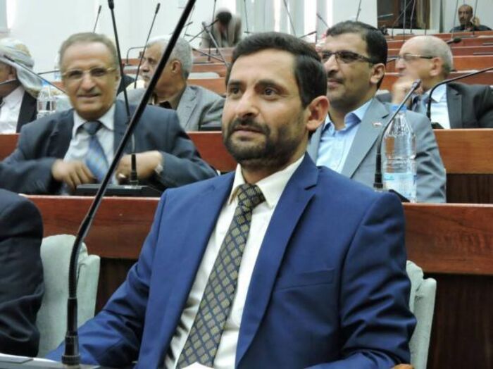 البرلماني بشر | #الحوثيون يتعمّدون تجويع الموظف والسيولة النقدية تصل الى 100 مليار ريال.. الارقام