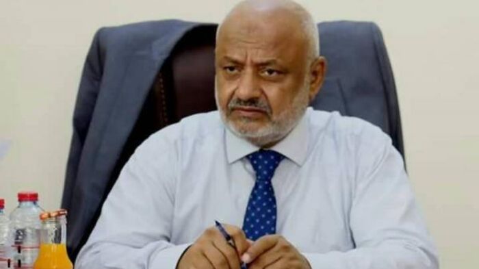 محافظ الحديدة ينعي وفاة قائد اللواء الثاني تهامة بالساحل الغربي