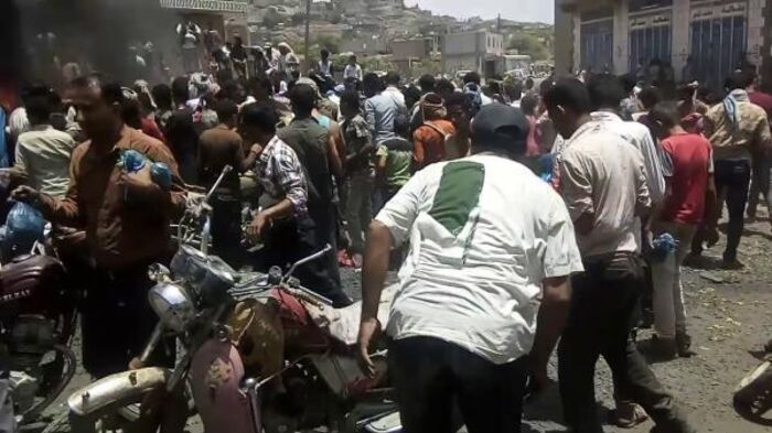 الضالع | باعة "القات" في سوق "الليل" بالفاخر يشكون ابتزاز محصلي الضرائب لدى الحوثيين