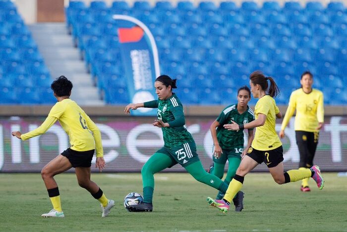 مهام جديدة للاعبات السعوديات مع الإسباني كورتيس