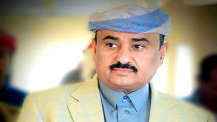 نائب رئيس المكتب السياسي يبارك للشيخ عوض الوزير تعيينه محافظًا لشبوة