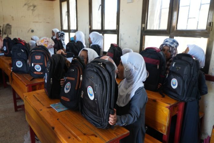 صور| إنسانية المقاومة الوطنية تدشن مشروع الحقيبة المدرسية في الشمايتين بتعز