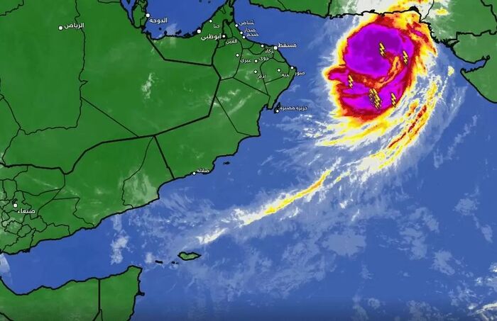 الارصاد العمانية: تطور العاصفة المدارية ”شاهين“ إلى إعصار مداري من الدرجة الأولى