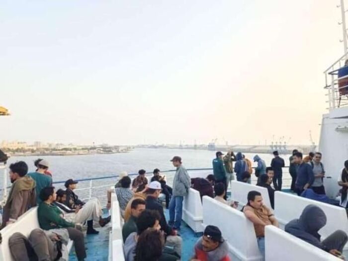 إجلاء جديد شمل 450 مواطنا يمنيا من السودان