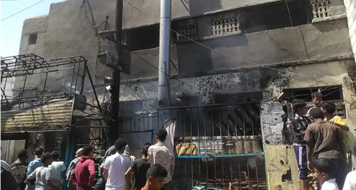 اندلاع حريق هائل في فرن بعدن يوقع خسائر مادية كبيرة