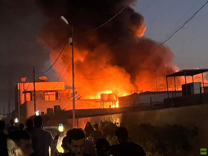 العراق.. حريق ضخم يلتهم أجزاء من مستشفى الهندية "صورة"
