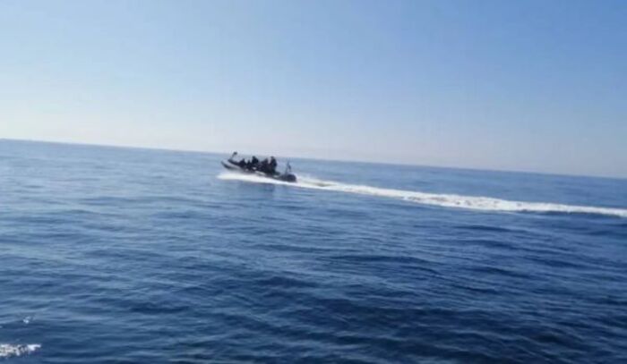 جيبوتي تضبط زورقاً أطلق النار على دوريات خفر السواحل اليمنية