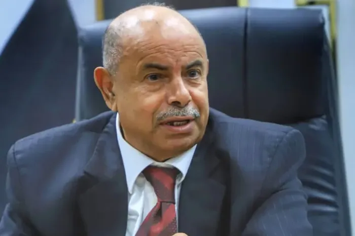 فيديو | عضو مجلس القيادة "الخنبشي" يهدد بقطع إمدادات النفط عن عدن وغيرها أو تخصيص 20% من الصادرات لحضرموت