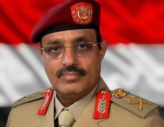 تفاصيل هامة | بعد الوزير زيد.. الفريق السامعي ينجو من محاولة إغتيال داخل قاعة زفاف بصنعاء وصفها بـ"الغير بريئة"