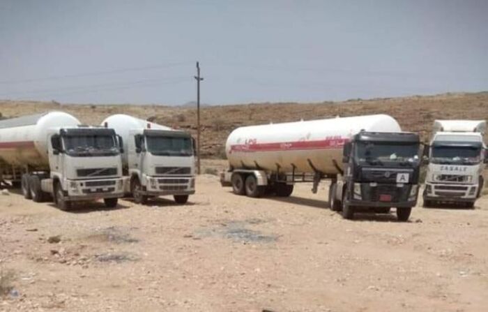 مسلحون قبليون يوقفون شاحنات الوقود والغاز في #شبوة