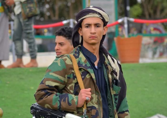 مسلحون ينفذون جريمة قتل أمام أعين اطقم أمنية حوثية بالبيضاء
