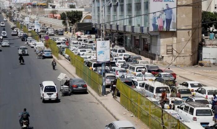 احتدام أزمة الوقود في #عدن وسعر الصفيحة يتخطى حاجز 30 ألفاً