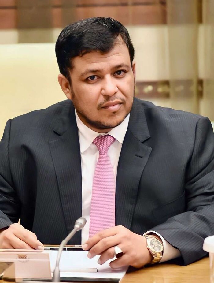 عضو مجلس القيادة الرئاسي الدكتور عبدالله العليمي يعزي وزير الدولة السابق صلاح الصيادي في وفاة نجله