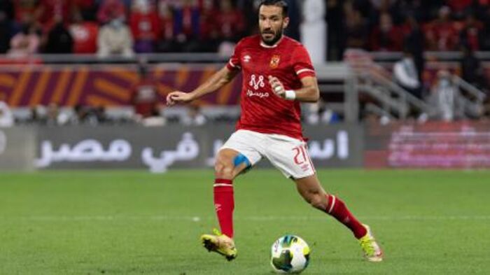 الأهلي المصري يجدد عقد التونسي علي معلول