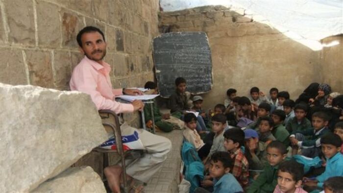 منظمة حقوقية توثق مقتل وإصابة نحو 4500 معلم بانتهاكات الحوثيين