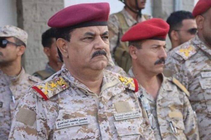 مليشيا الحوثي تقصف موكب وزير الدفاع ورئيس هيئة الأركان في تعز
