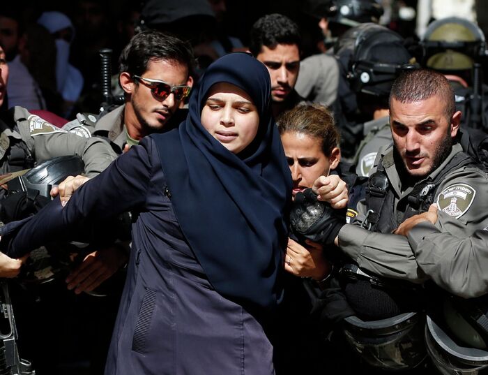 ترجمات| فلسطينيات يسردن شهادات مروعة حول فترة حبسهن لدى جيش الإحتلال