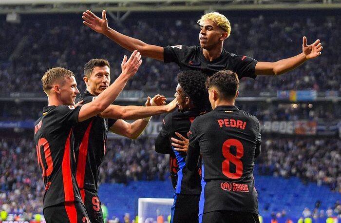 برشلونة يحسم الليغا في ديربي كتالونيا ويُسقط ريال مدريد مجددًا