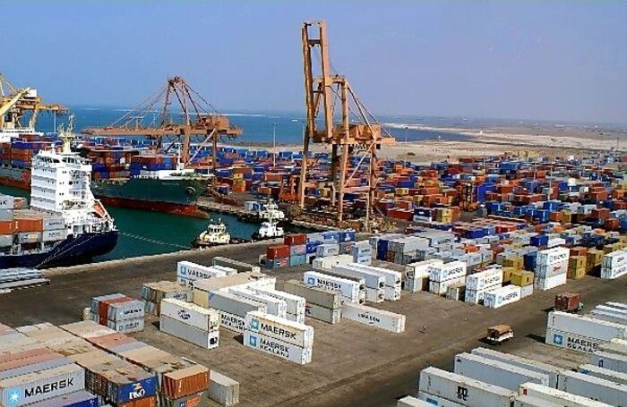 الغذاء العالمي: انخفاض قياسي في واردات الوقود والمواد الغذائية إلى اليمن