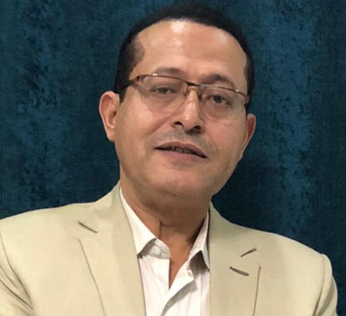 بن دغر ومعين عبدالملك.. شتان بين الوطنية والنخاسة