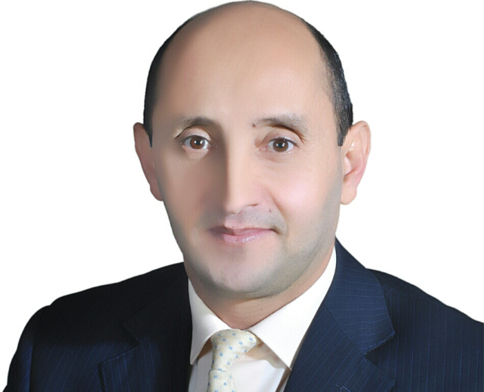 أحمد المكش يسخر من الشرعية ويغازل #الحوثي , ويهتف " سلام الله على نانسي عجرم"