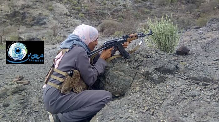 صور | (المرأة الضالعية) تظهر في الخطوط الامامية بجبهات قعطبة