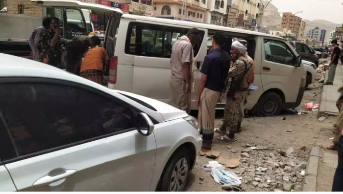 عصابة مسلحة تسطو على مركبة تحمل (18) مليون ريال تابعة لجمارك حضرموت