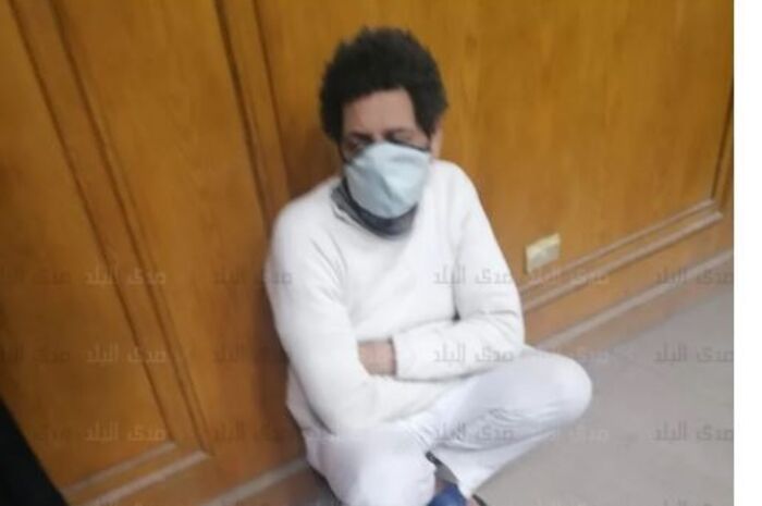 صورة + تفاصيل| شاهد أول ظهور للمتهم باستدراج 5 طالبات وهتك عرضهن في "المعادي" بمصر