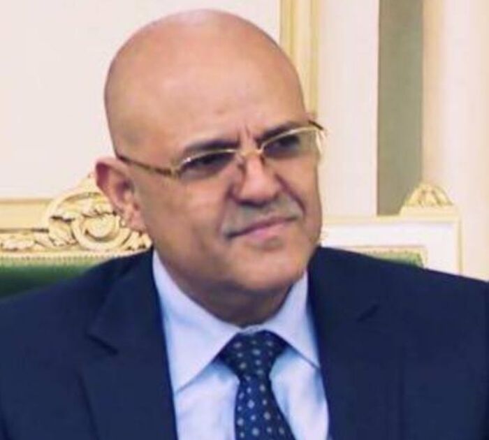 محافظ تعز نبيل شمسان في عيون  التعزيين